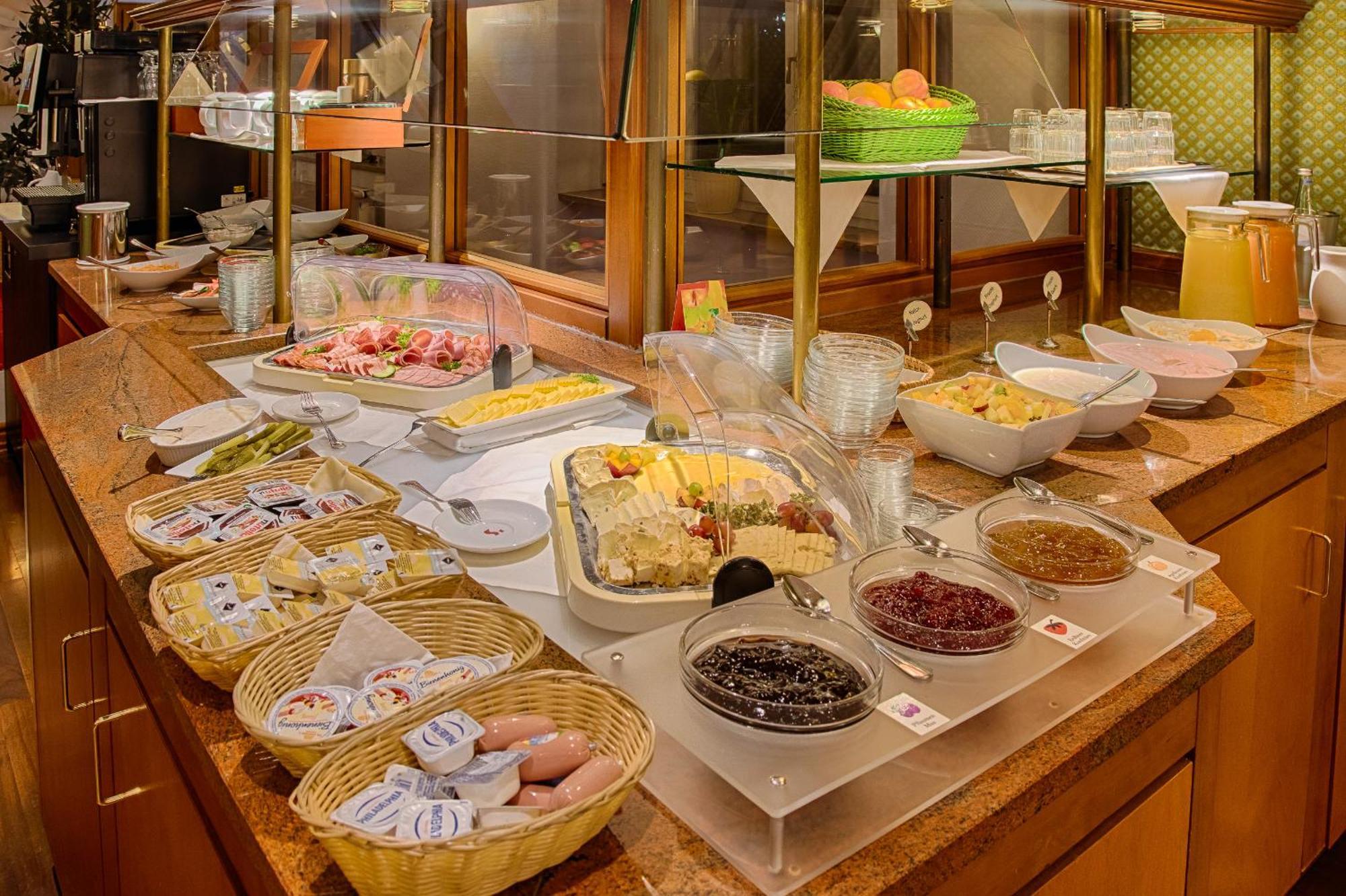 Hotel Fuersteneck Бернбург Экстерьер фото