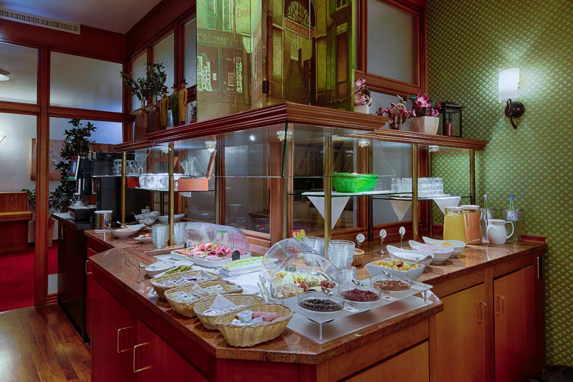 Hotel Fuersteneck Бернбург Экстерьер фото