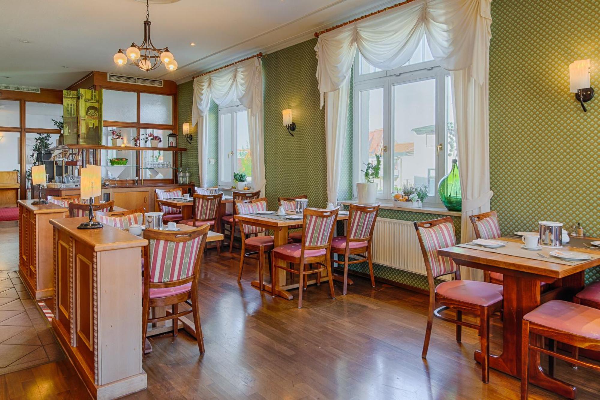 Hotel Fuersteneck Бернбург Экстерьер фото