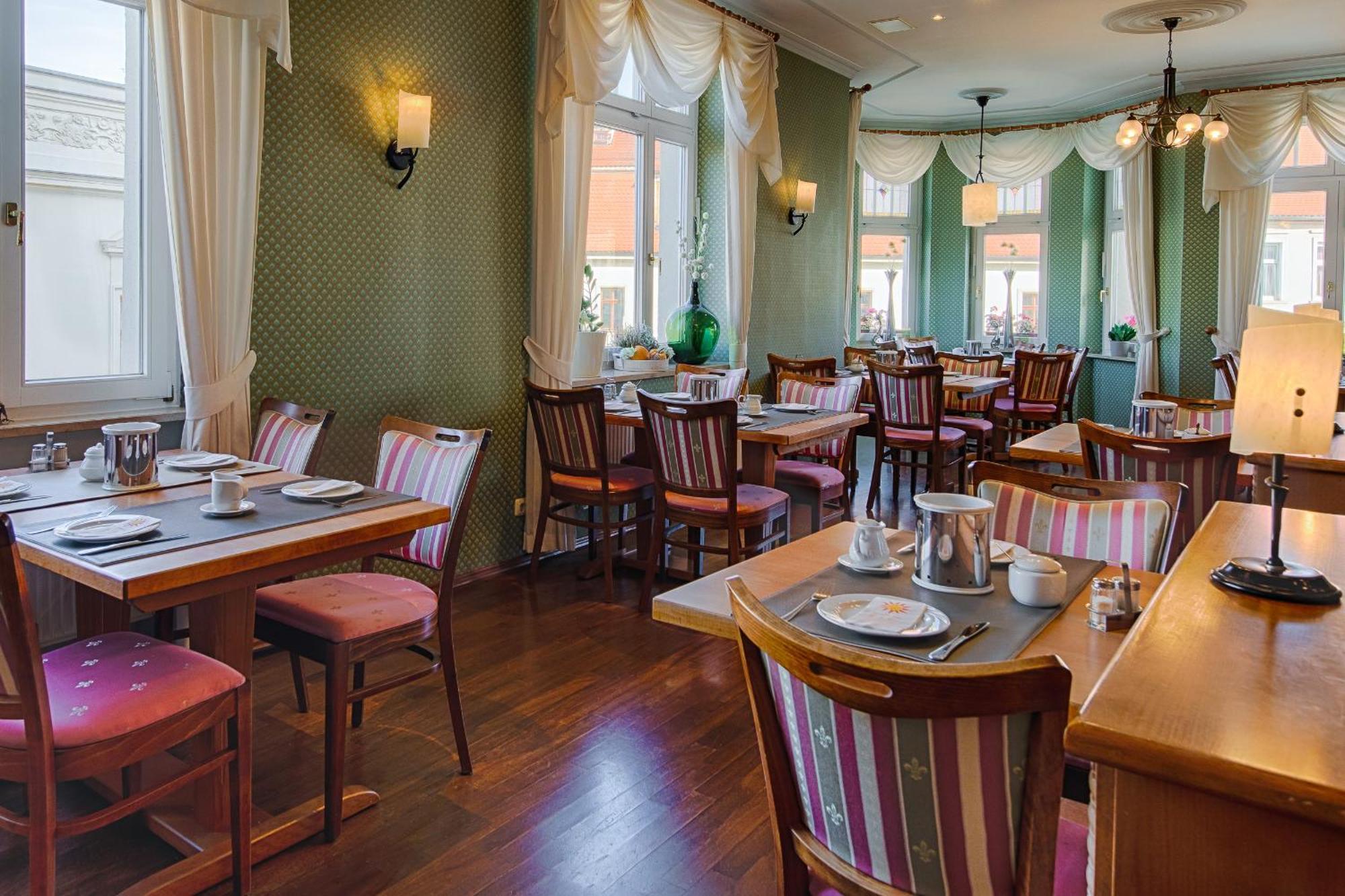 Hotel Fuersteneck Бернбург Экстерьер фото