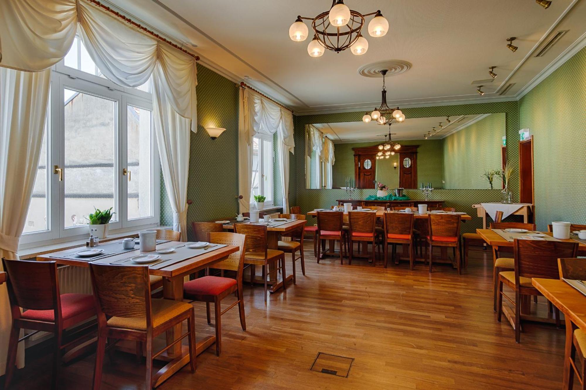 Hotel Fuersteneck Бернбург Экстерьер фото