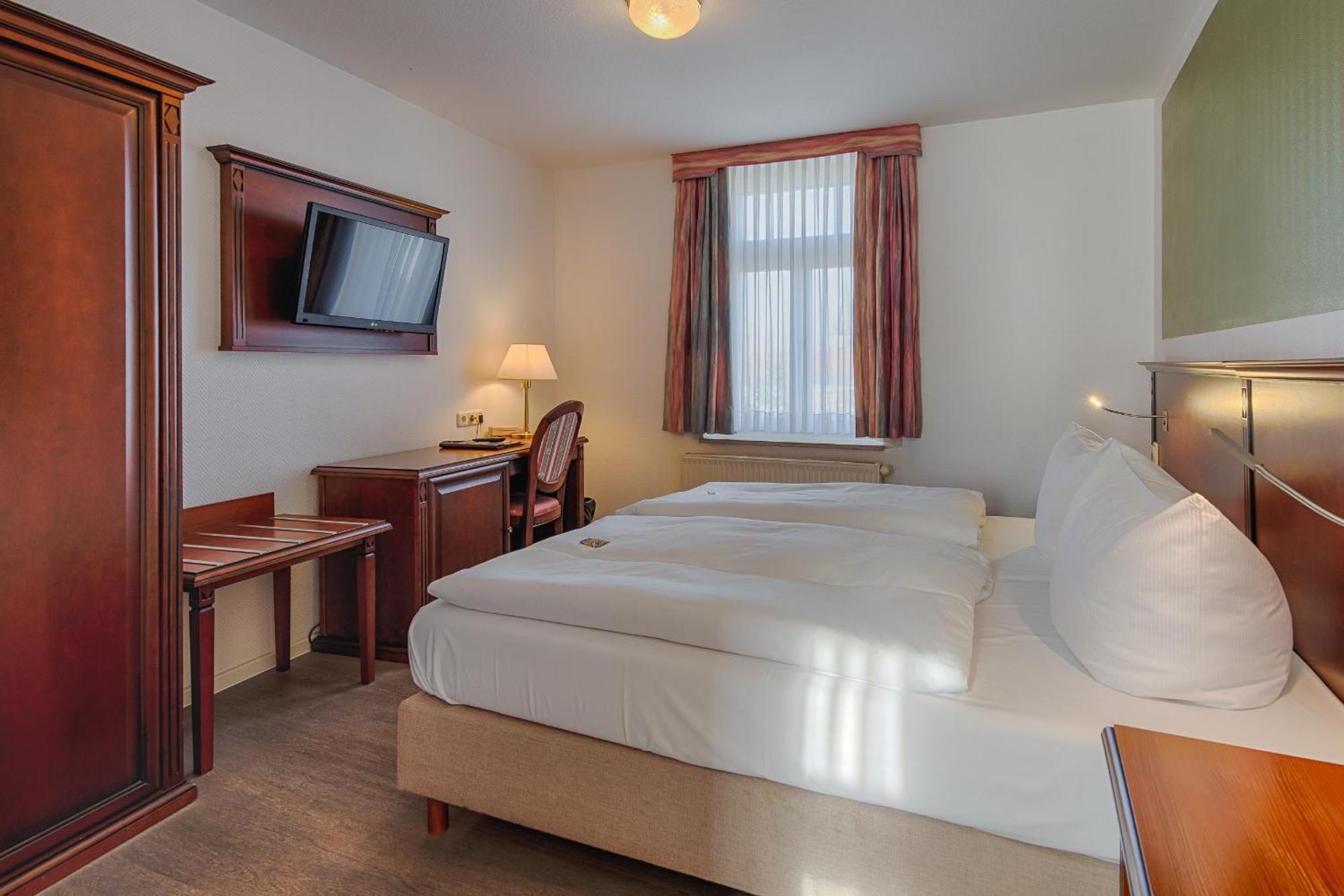 Hotel Fuersteneck Бернбург Экстерьер фото