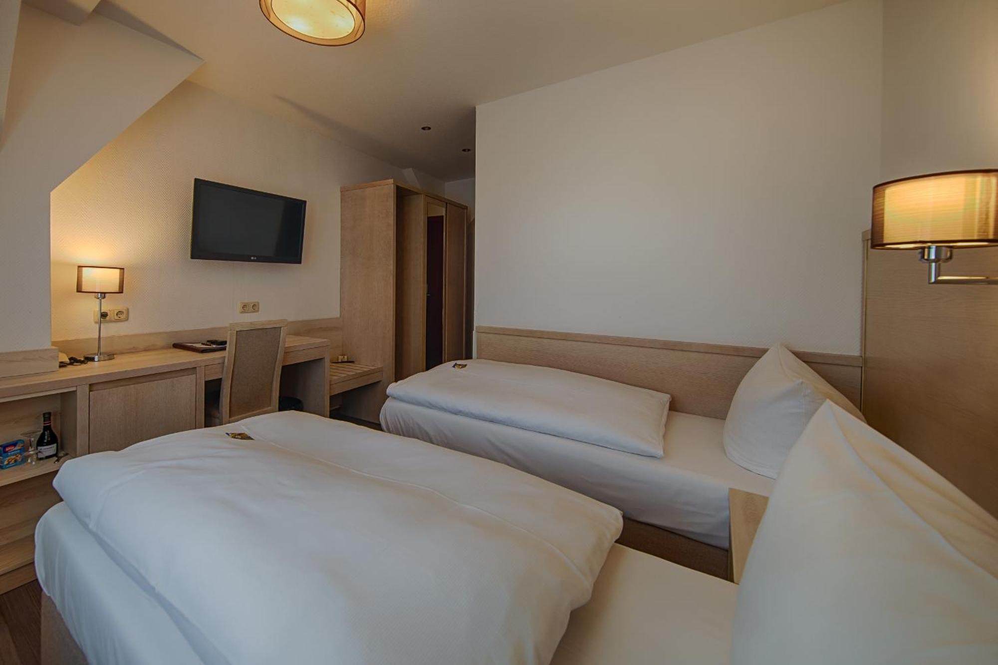 Hotel Fuersteneck Бернбург Экстерьер фото