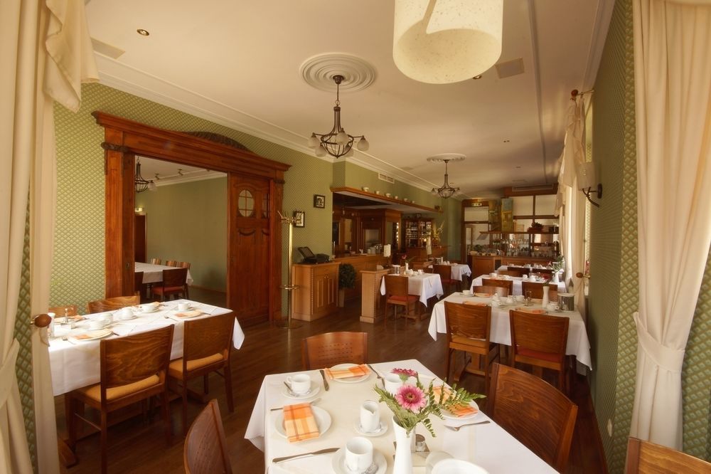 Hotel Fuersteneck Бернбург Экстерьер фото