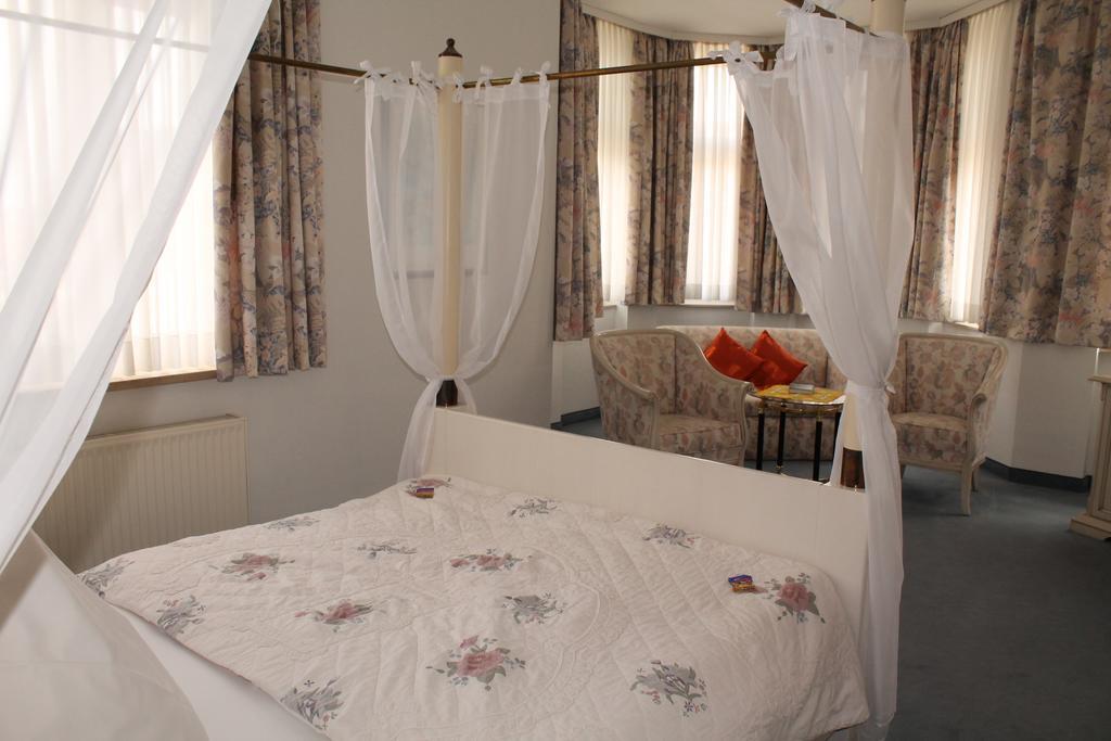 Hotel Fuersteneck Бернбург Номер фото
