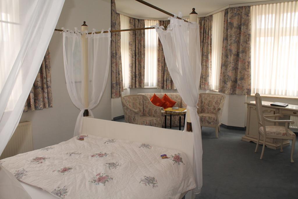 Hotel Fuersteneck Бернбург Экстерьер фото