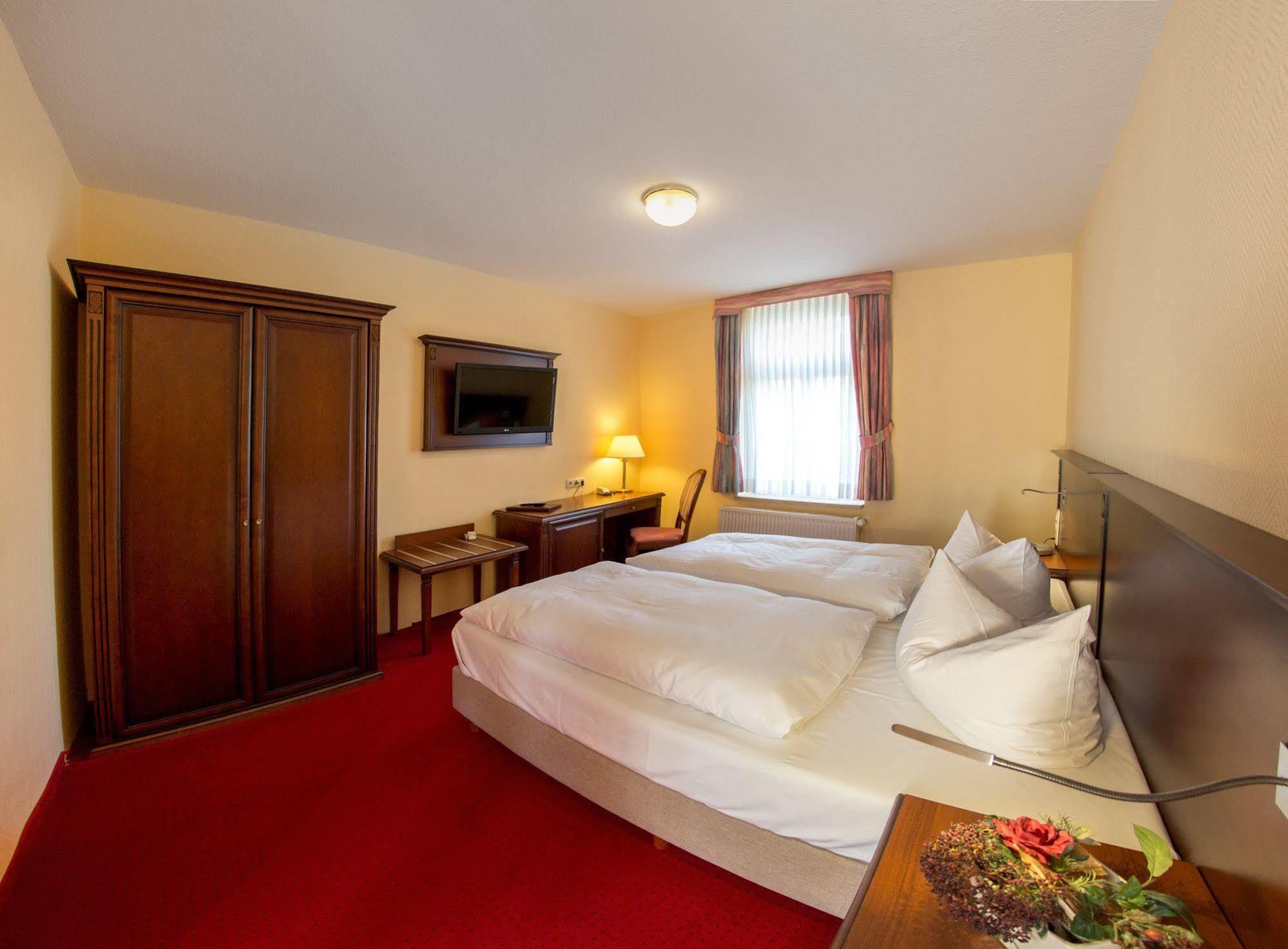 Hotel Fuersteneck Бернбург Экстерьер фото